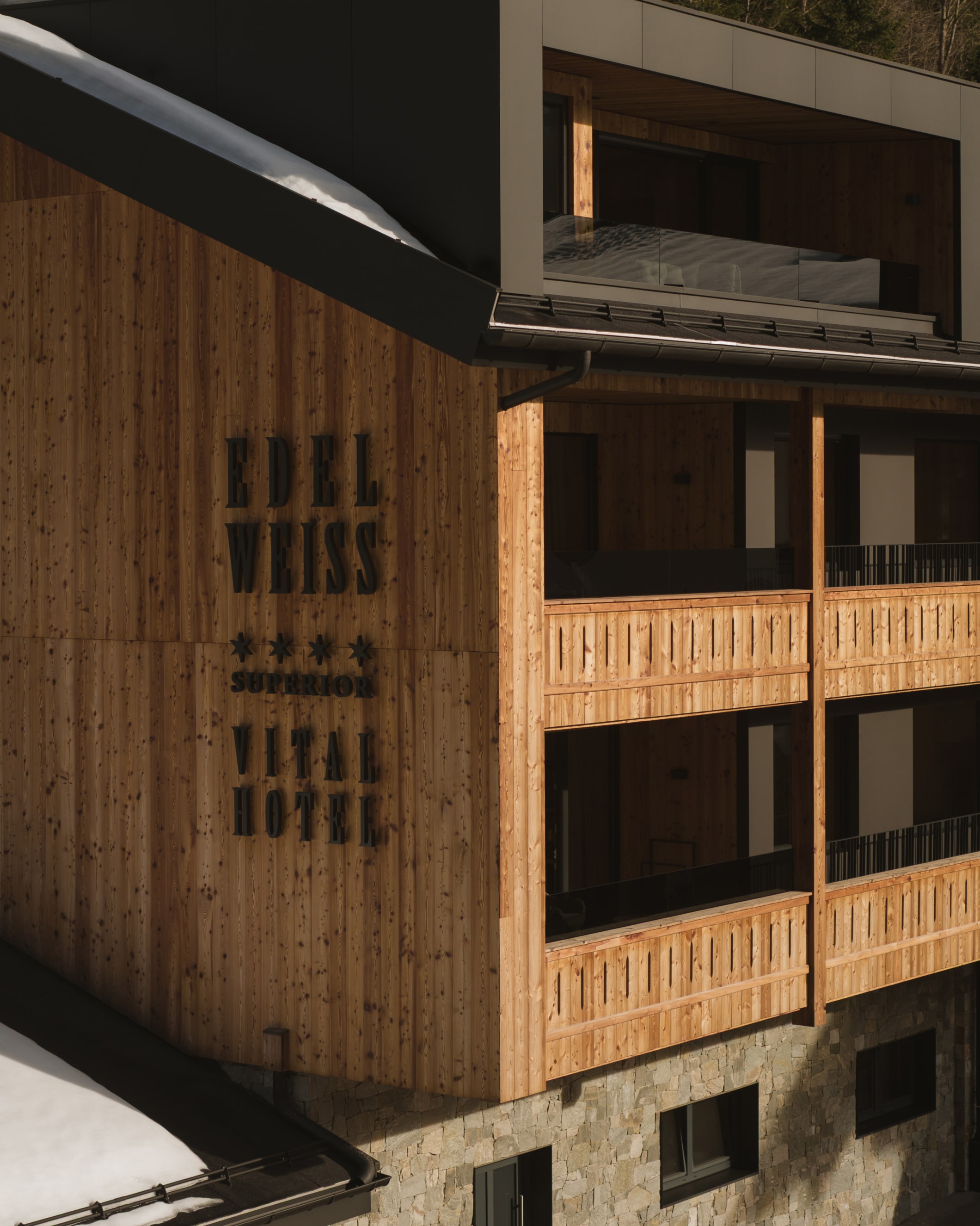 WohlfÃ¼hlambiente im Vitalhotel Edelweiss mit alpiner Holzeinrichtung